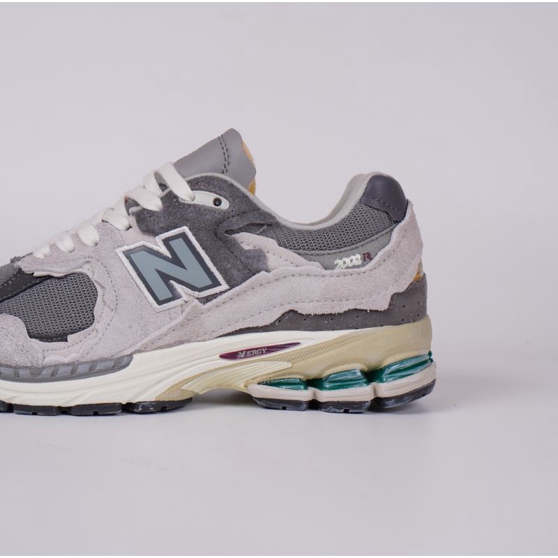 Sepatu New Balance 2002R Rain Coud