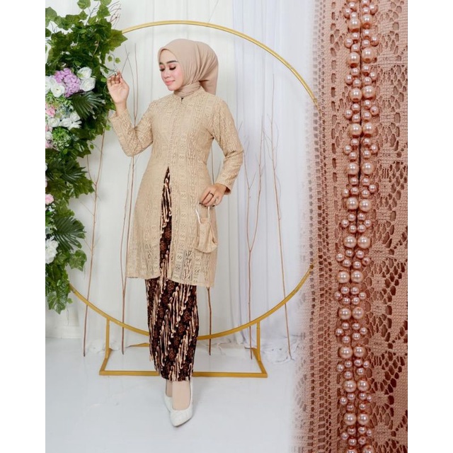 Tunik Brokat Malika Non Gliter / Tunik Payet / Kebaya Modern / Kebaya tile / Kebaya Favorite / Batik Couple / Tunik / Tunik Brokat / Kebaya Wisuda / Kebaya Lamaran / Kebaya Kondangan / Kebaya Pesta / Kebaya Brokat