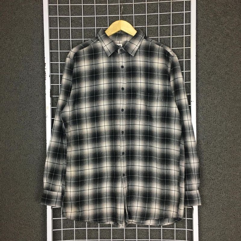 Kemeja Lengan Panjang Flanel UNIQLO Veterano . SDA 02098 Second Bekas Preloved