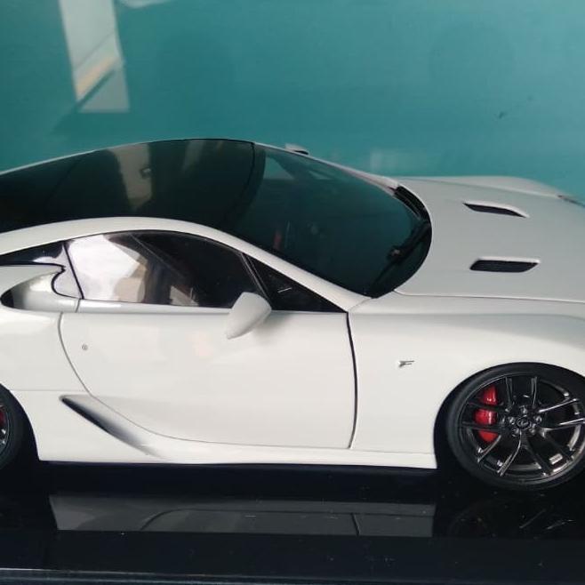 AutoArt Lexus LFA 1:18