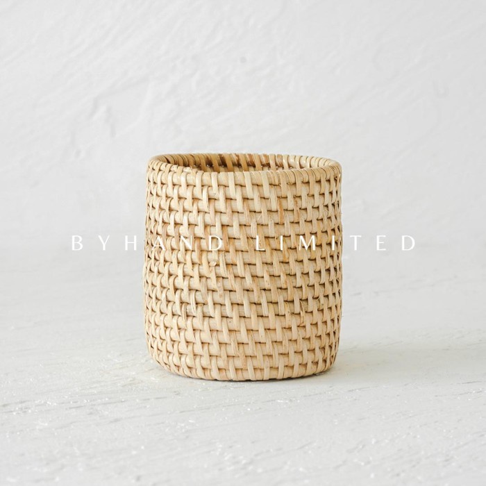 

Aurealiamall Kotak Rattan / Tempat Organizer- Natural Home Decor / Roca Pen Holder