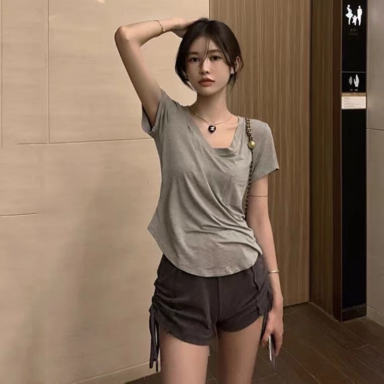 Red Katun Modal V-Leher Olahraga Lengan Pendek T-shirt Wanita Bahu Terlihat Tipis Musim Panas Bagian Tipis Menggantungkan Keliman Melengkung Murni Desire Top