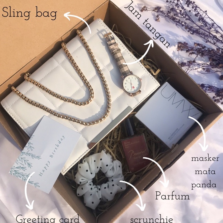 

Miliki Segera.. GIFT BOX SLING BAG KADO CEWEK KADO PACAR HAMPERS WISUDA VALENTINE HADIAH ULANGTAHUN TAS JAM SCRUNCHI QED