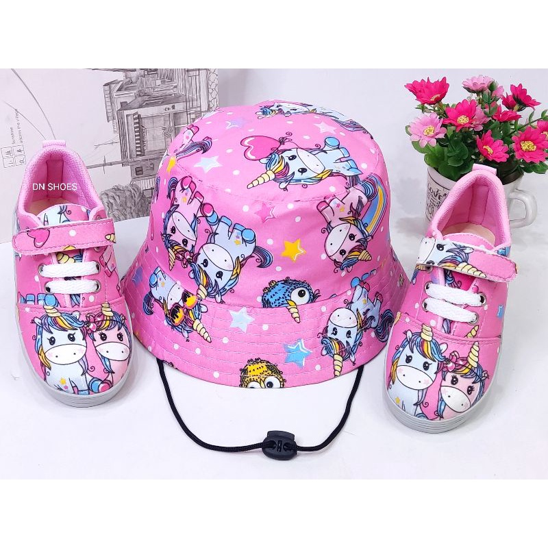 Paket Sepatu Tali Anak Perempuan Topi Bucket Anak Paket Sneakers Anak Sepatu Sport Anak Bucket Hat Tali Anak Perempuan Lucu Karakter Unicorn Pink