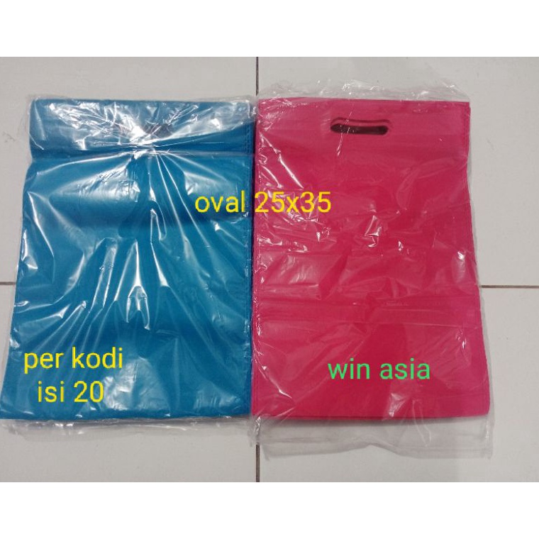 

Terbaru 10.10 (20pcs) Goodiebag OVAL 25X35 - tas kain - tas oval - tas souvenir - tas ulang tahun - tas sembako - tas acara