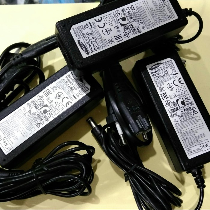 Adaptor samsung monitor 14V 1.072 A.