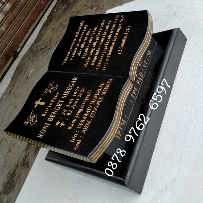 Batu nisan buku marmer dan salib 3