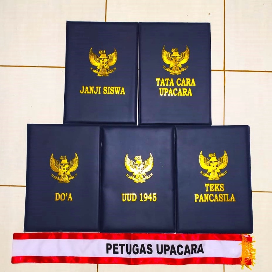 

Kekinian.. 5 MAP UPACARA BENDERA WARNA NAVY/BAHAN KULIT SINTETIS/SUDAH ADA TEKSNYA 8TN