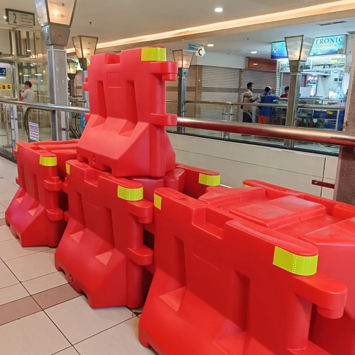 

Road Barier Merk Viva / Pembatas Jalan Merk Viva