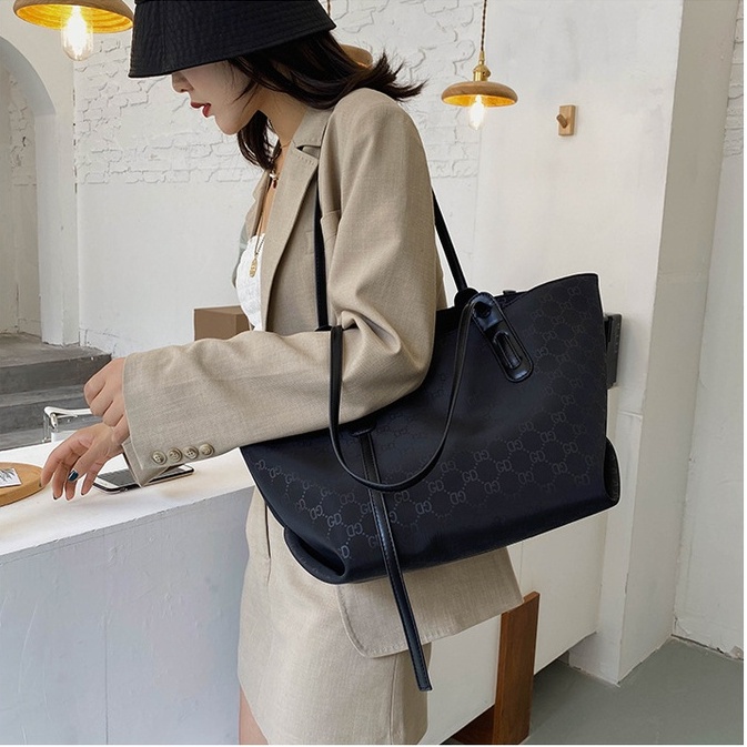 W9U TAS TOTEBAG WANITA T HAND BAG WANITA TAS TANGAN TAS JINJING LT1917 BQ3285 TF7478 GT1843 JTF26738