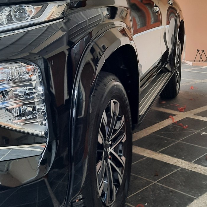 Over Fender Slim Polos Pajero Facelift 2 Limited Edition