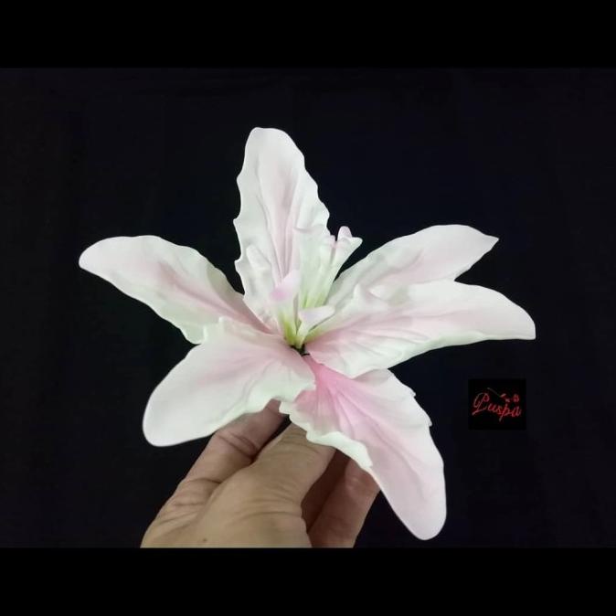 

Sale (369/Pwll)Gumpaste Flower/Bunga Gumpaste Lily