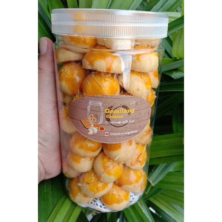 

Model terbaru Nastar Premium nanas asli 100% berat 700 gr nastar enak dan lumer 0K6