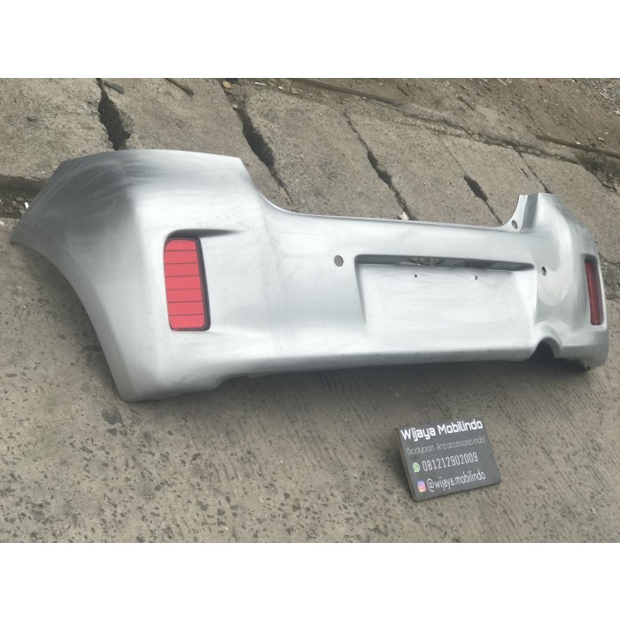 {Bekas} Bumper belakang toyota yaris 2012 Diskon