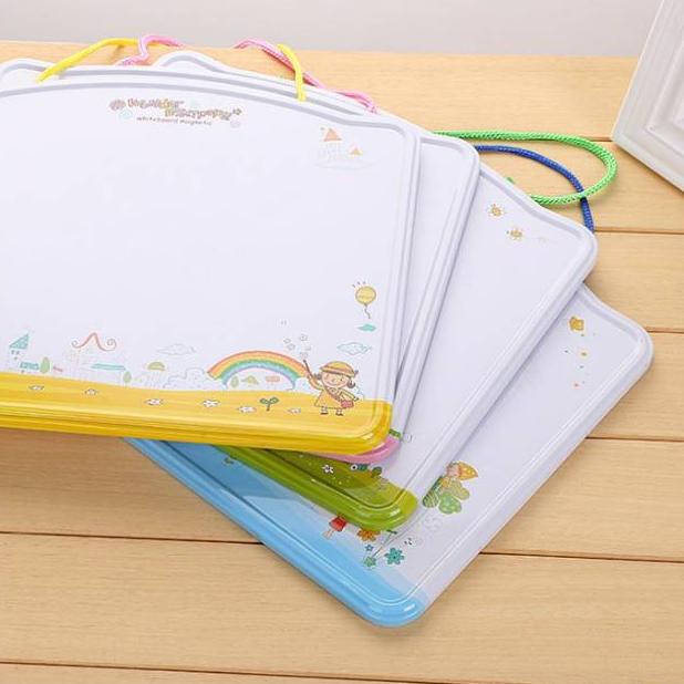 

Diskon Papan Tulis Kreatif Anak Bergambar Free Spidol+Penghapus+Catur+Dadu