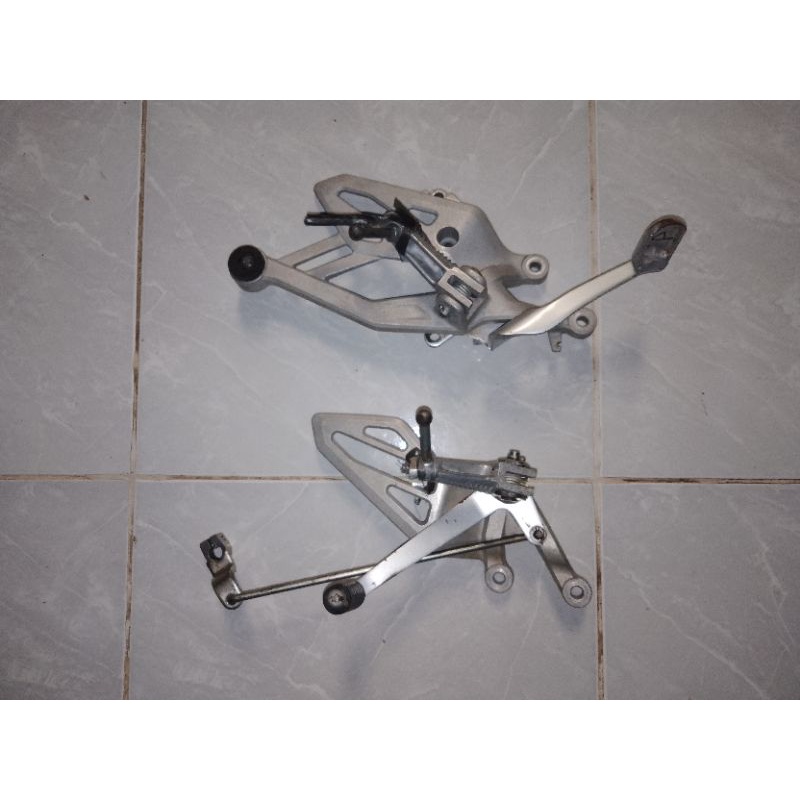 Underbone/Footstep R15 V3 Original