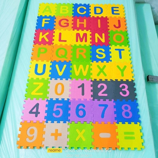 NEW STOCK. Puzzle lantai  Angka dan huruf ukuran 15x15 isi 40 pcs matras lantai/alas lantai/karpet/p