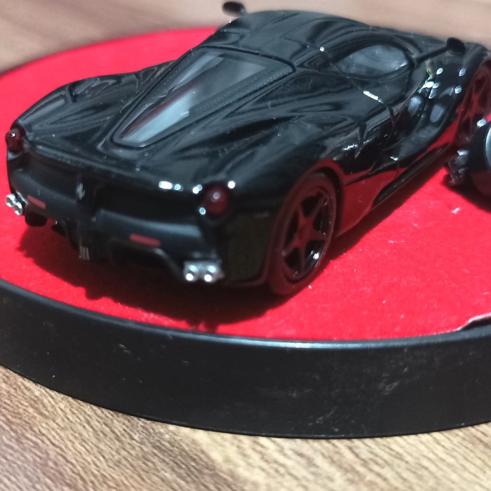 MUST HAVE 11. KYOSHO LAFERRARI BLACK 1:64 TERBARU