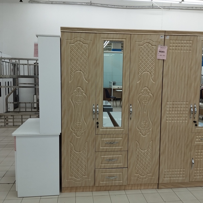 Lemari Pakaian/Lemari Baju Kayu Minimalis 3 Pintu 3 Laci Kaca Anti Debu dan Rayap