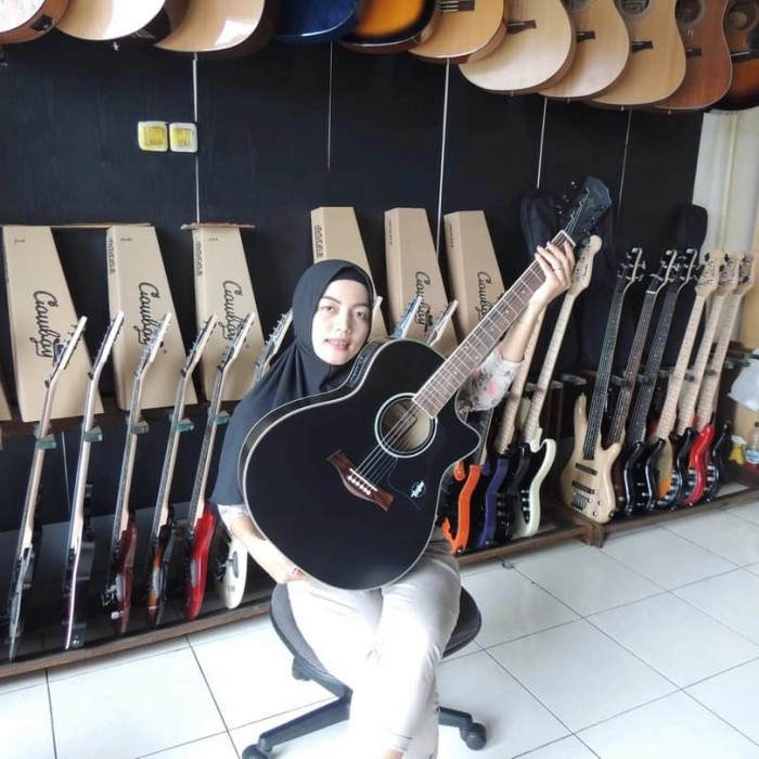 Gitar Akustik Elektrik Taylor