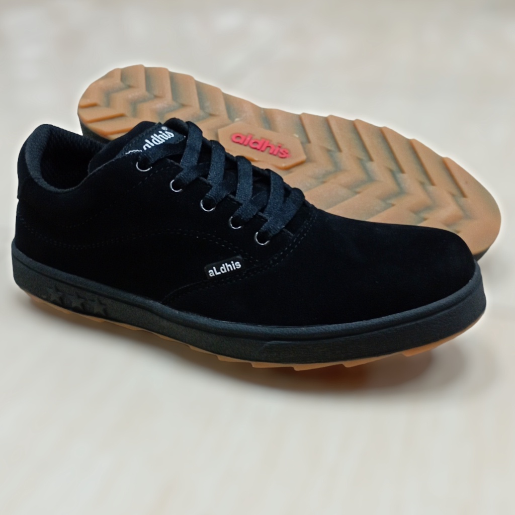 Sepatu Sneakers Pria Hitam Polos Aldhis FBg Original Asli Lokal Kekinian Kets Terbaru Full Black Gum