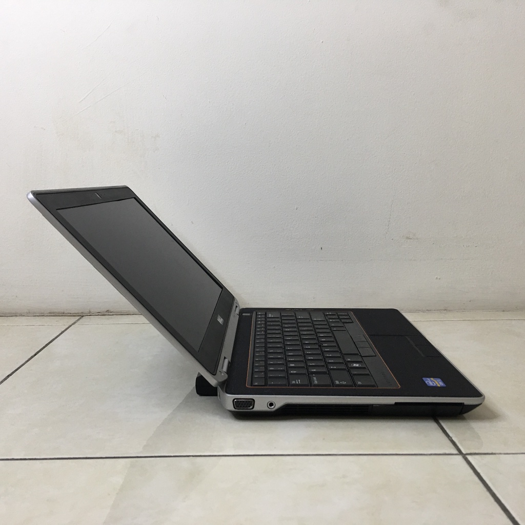 Laptop-Murah-Dell Latitude-E6320-Corei5Gen2-Ram4G-HDD320GB-Kamera-DVD-Design-Gaming-Win10-Siap Pakai