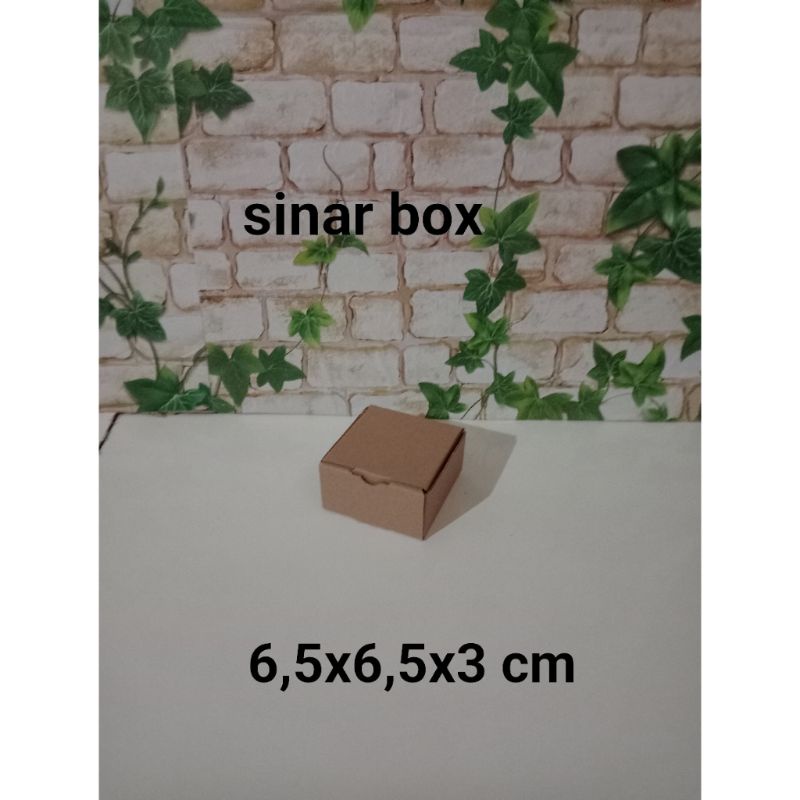 

kardus/box/karton uk 6,5x6,5x3,5 cm,kotak kado,box souvenir,box pizza
