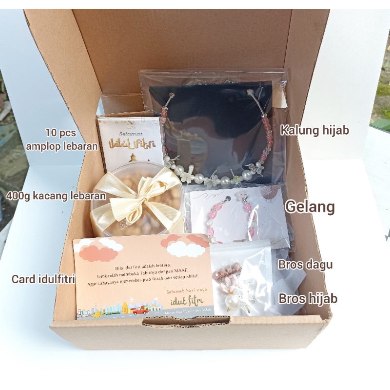 

Hampers lebaran|parsel lebaran| Hampers aksesoris lucu unik murah antimainstream