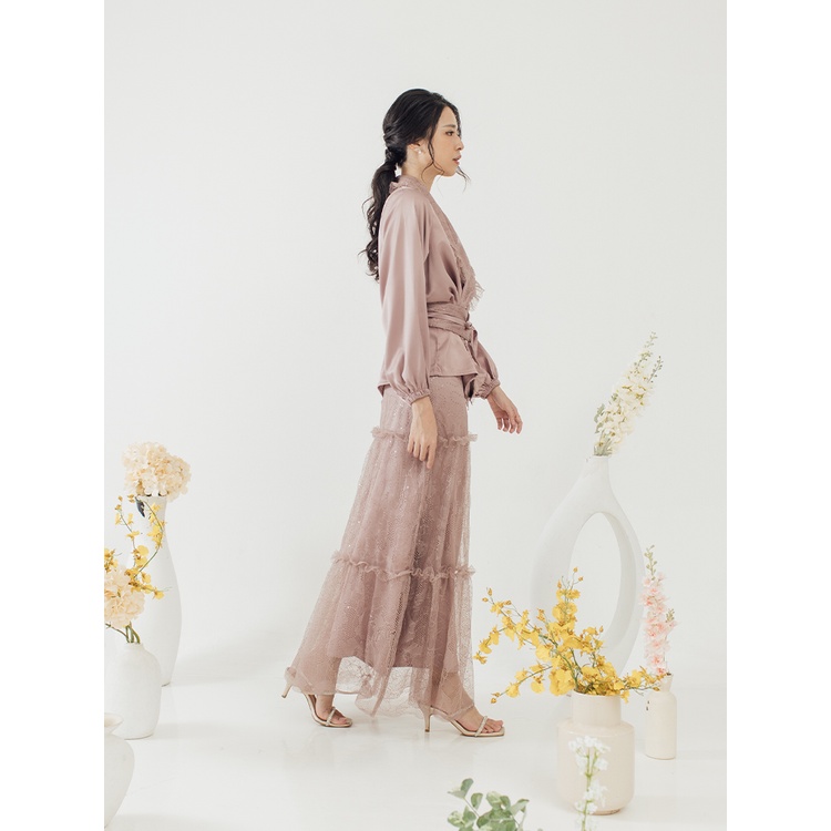 Kadaka B-0195 Rok Maxi Wanita Long Skirt Ruffle Satin Chantilly Lace