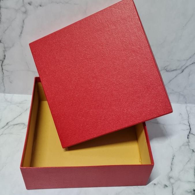 

favorit] Hard Box polos 21x21x8cm/ kotak kue lapis legit natal imlek idul fitri