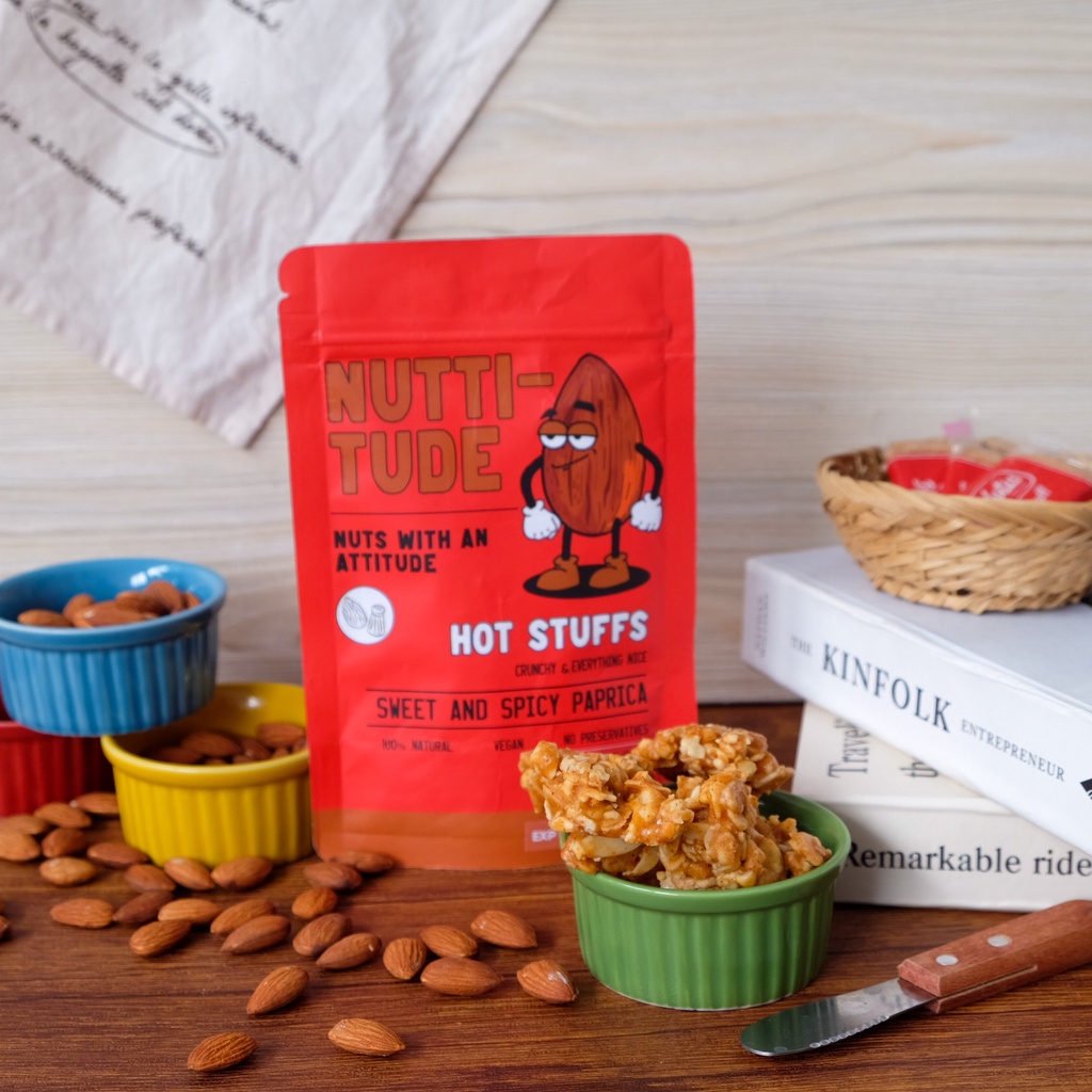 

Nuttitude | Almond and Cashew Snack | Hot Stuff - Sweet and Spicy Paprica