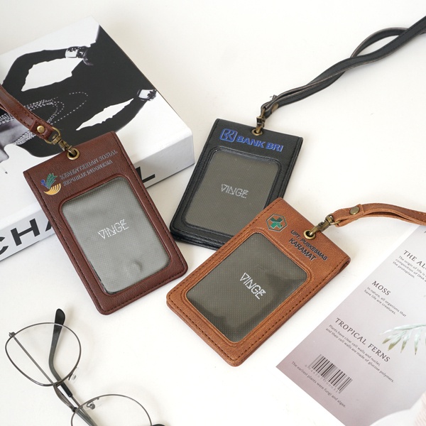 VINGE VILLE - ID CARD HOLDER LIPAT MAGNET /NAMETAG LIPAT