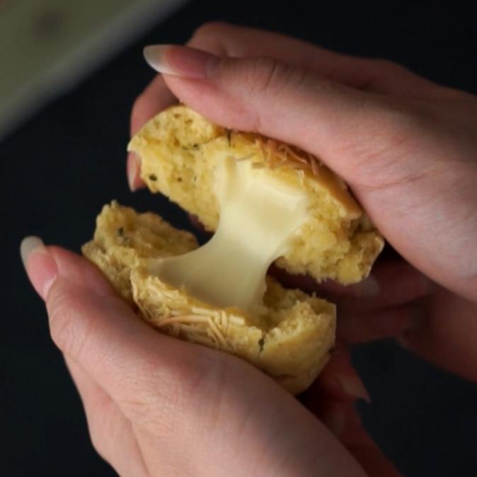 

1 box Morris the Cheese (isi 4 cookies)