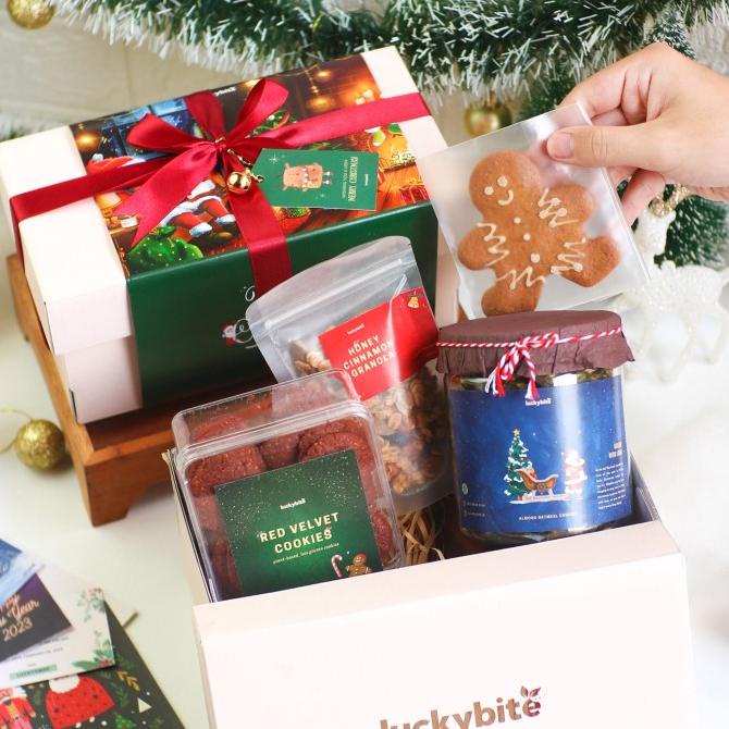 

Hampers Natal / Christmas Hampers - Limited Set - Semi Hardbox