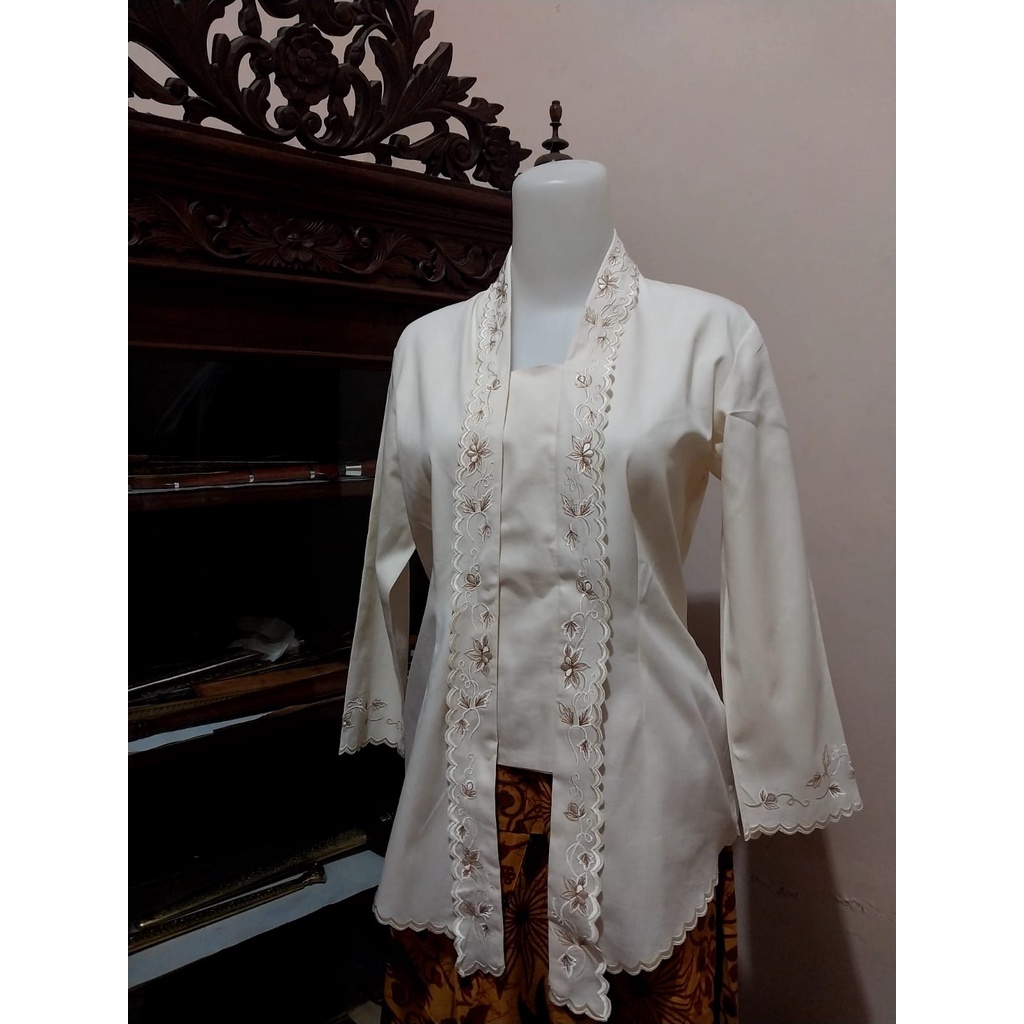 KebayaBordir_Kartini