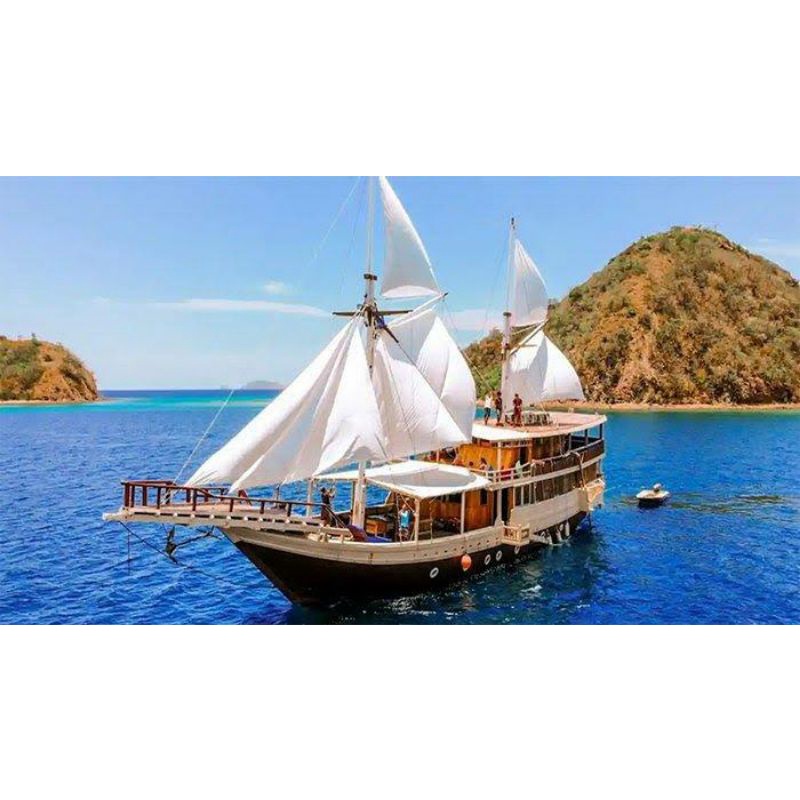 PAKET TOUR LABUAN BAJO 4D3N