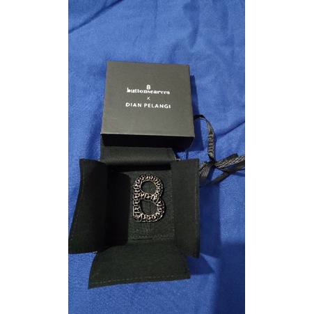 preloved buttonscarves interlock ring