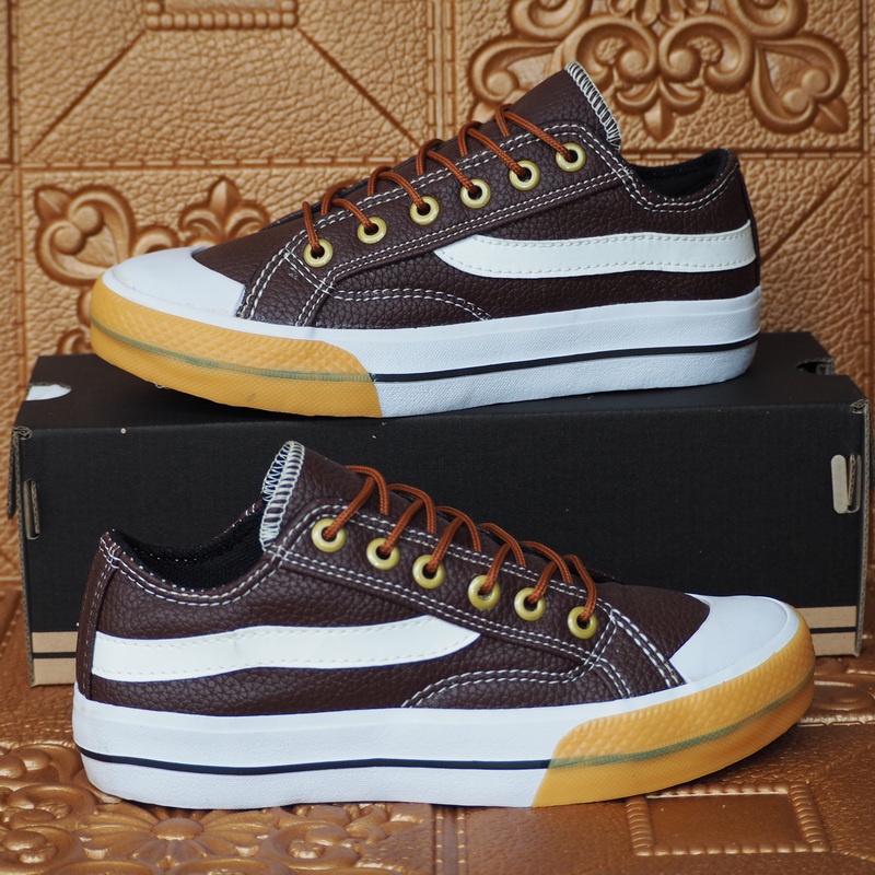 SEPATU SNEAKERS PRIA BAHAN KULIT SINTETIS COKLAT TUA