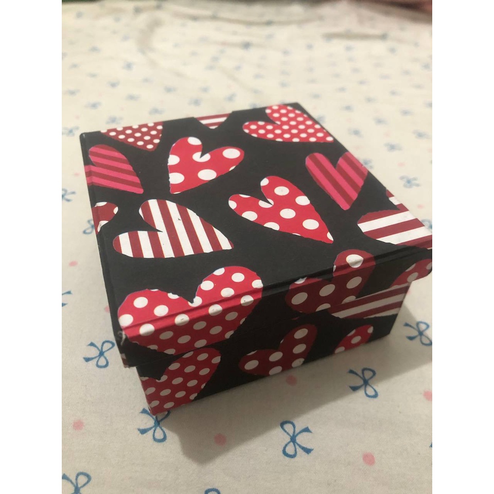 

bungkus kado | Kotak kado bermotif