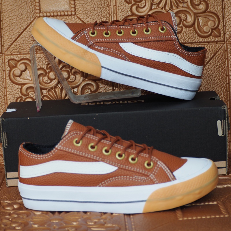 SEPATU SNEAKERS PRIA LOW BAHAN KULIT SINTETIS COKLAT MUDA