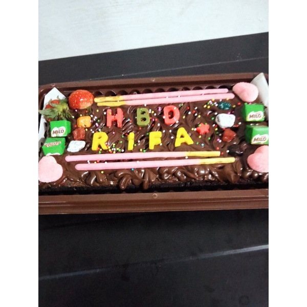 

brownies panggang edisi ultah ukuran 20x10cm