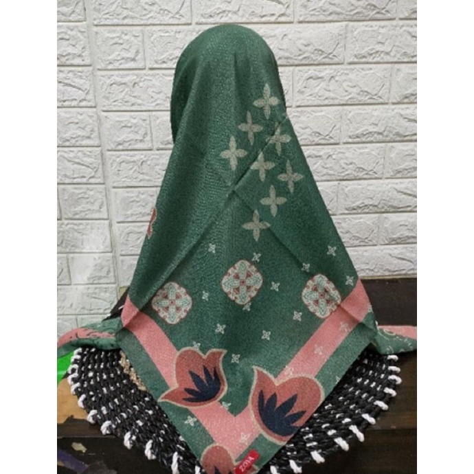 Jilbab Zoya Scarf Segi Empat Motif Femira