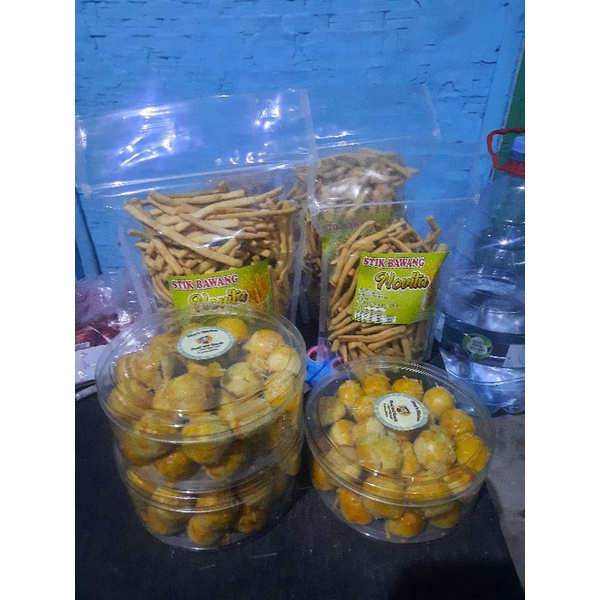 

stik bawang/onde onde Ketawa/ kacang sembunyi/ donat mini kering/nastar