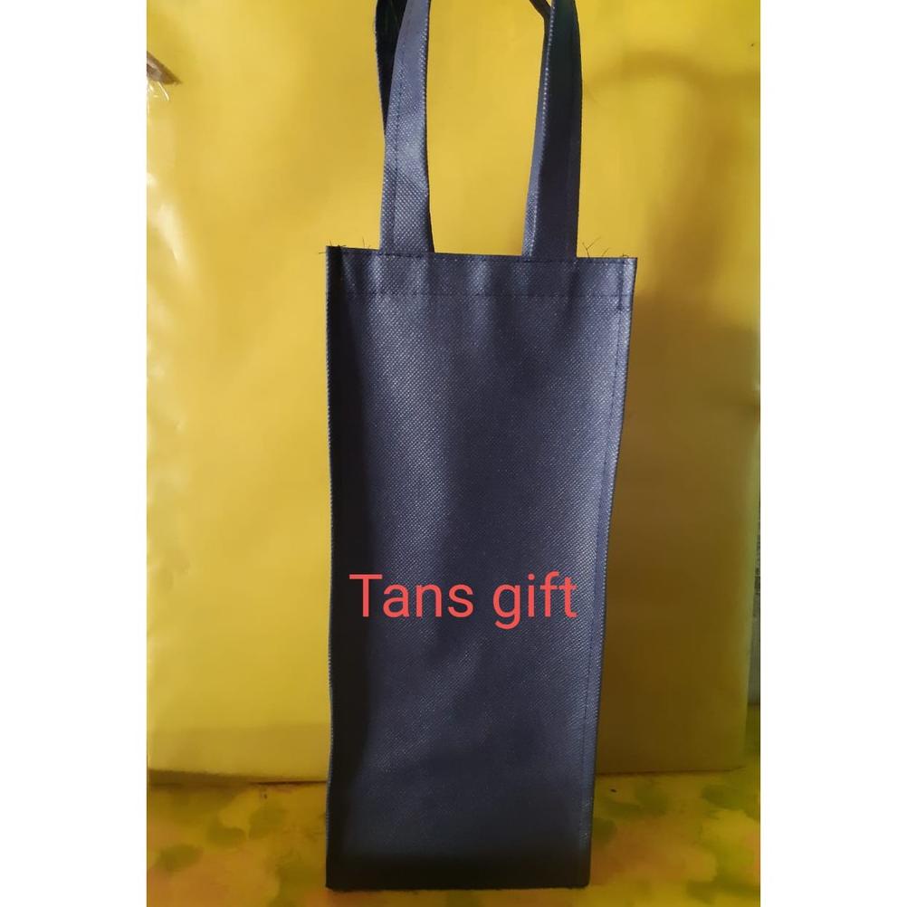 

Goody Bag Spunbond Ukuran Wine (Botol) Biru Navy Promo Best Seller!