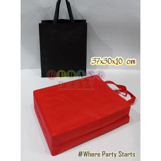 

Spunbond Box Press Folio/Spunbond Handle/Kantong Bingkisan/Goody Bag/Tas Souvenir Promo Best Seller!