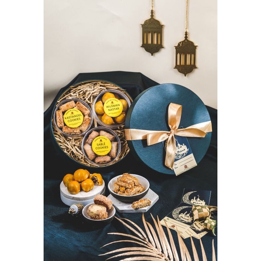 

guiltybites premium cookies hampers hamper kue kering hari raya ramadhan lebaran idul fitri | wisjman nastar & edam kastangel & maple almond sable