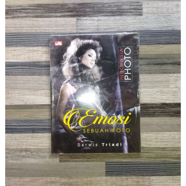 EMOSI SEBUAH FOTO - DARWIS TRIADI