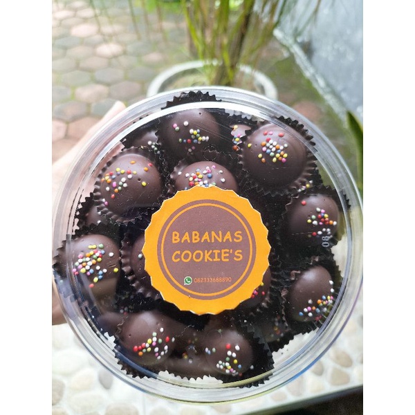 

KUE KERING BOLA RASA KEJU DILUMURI COKLAT BABANAS COOKIE'S