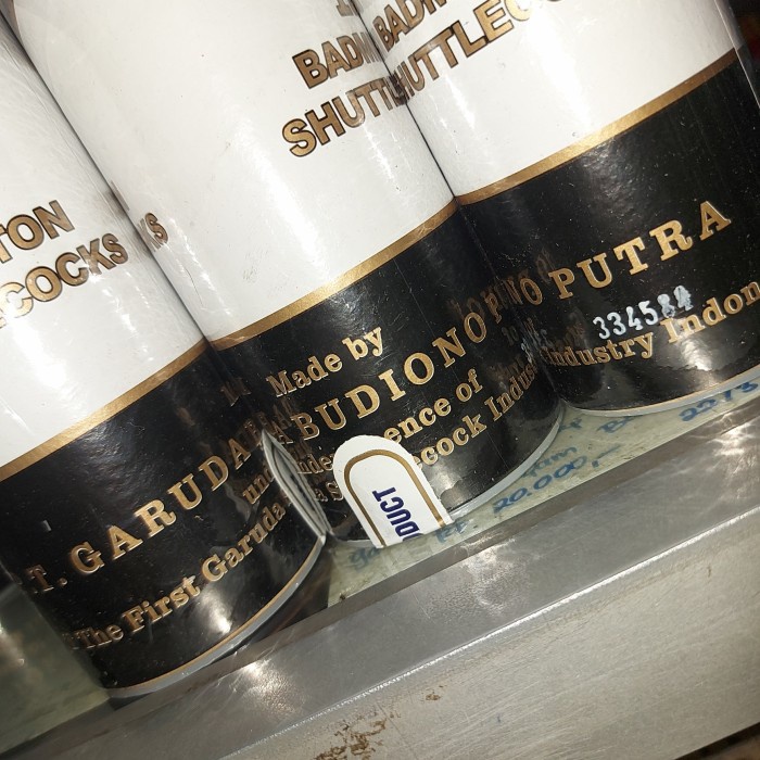 Garuda Gold Putih Shuttlecock