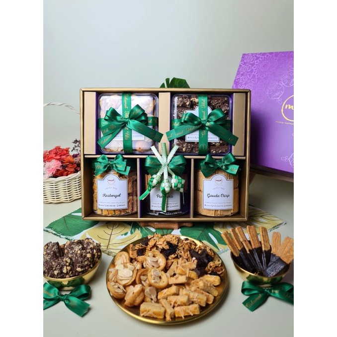 

Hampers Parcel MISOL cookies Kue Kering isi 5 Toples